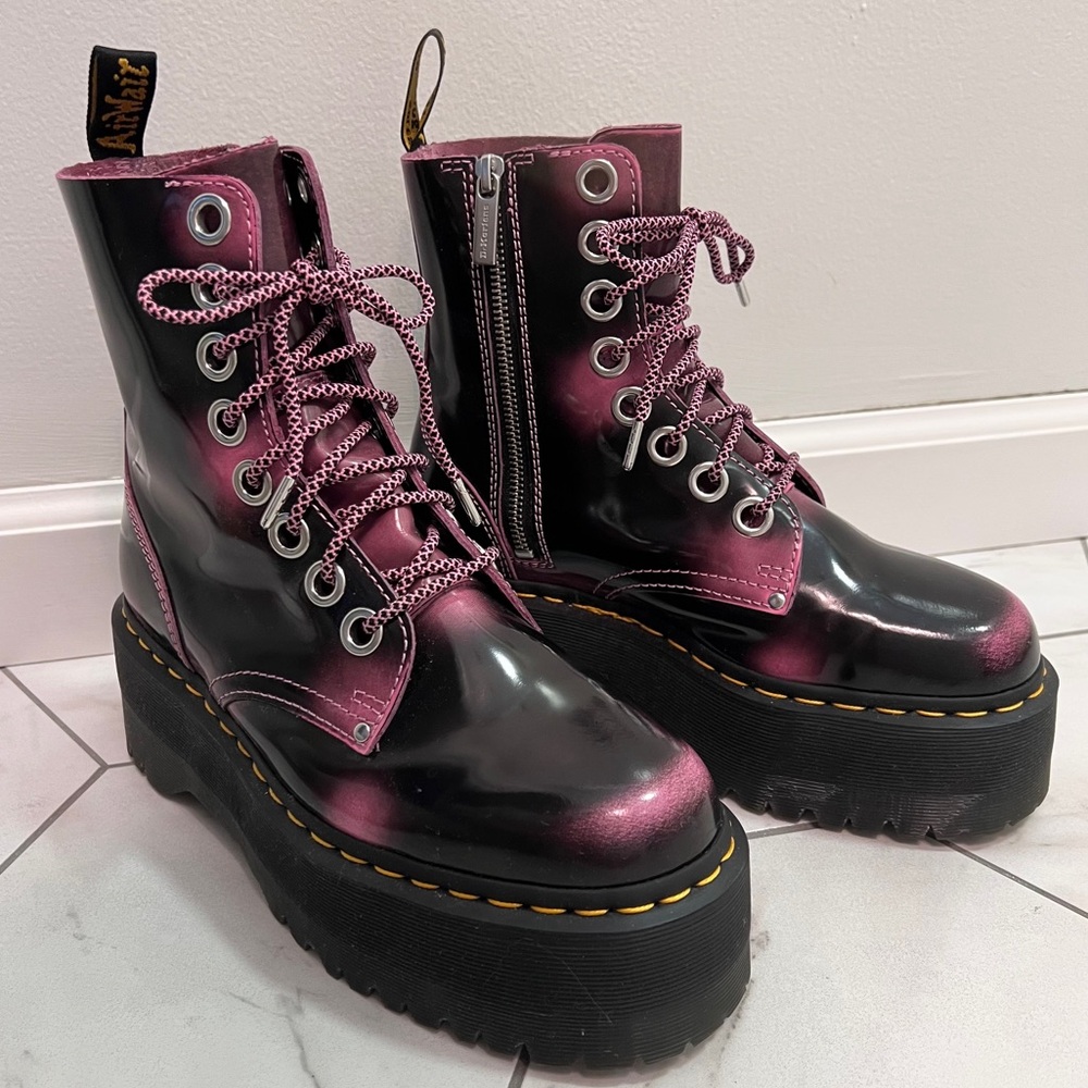 Dr. Martens Jadon Max Distressed Leather Platform Boots in Fondant Pink Size 8